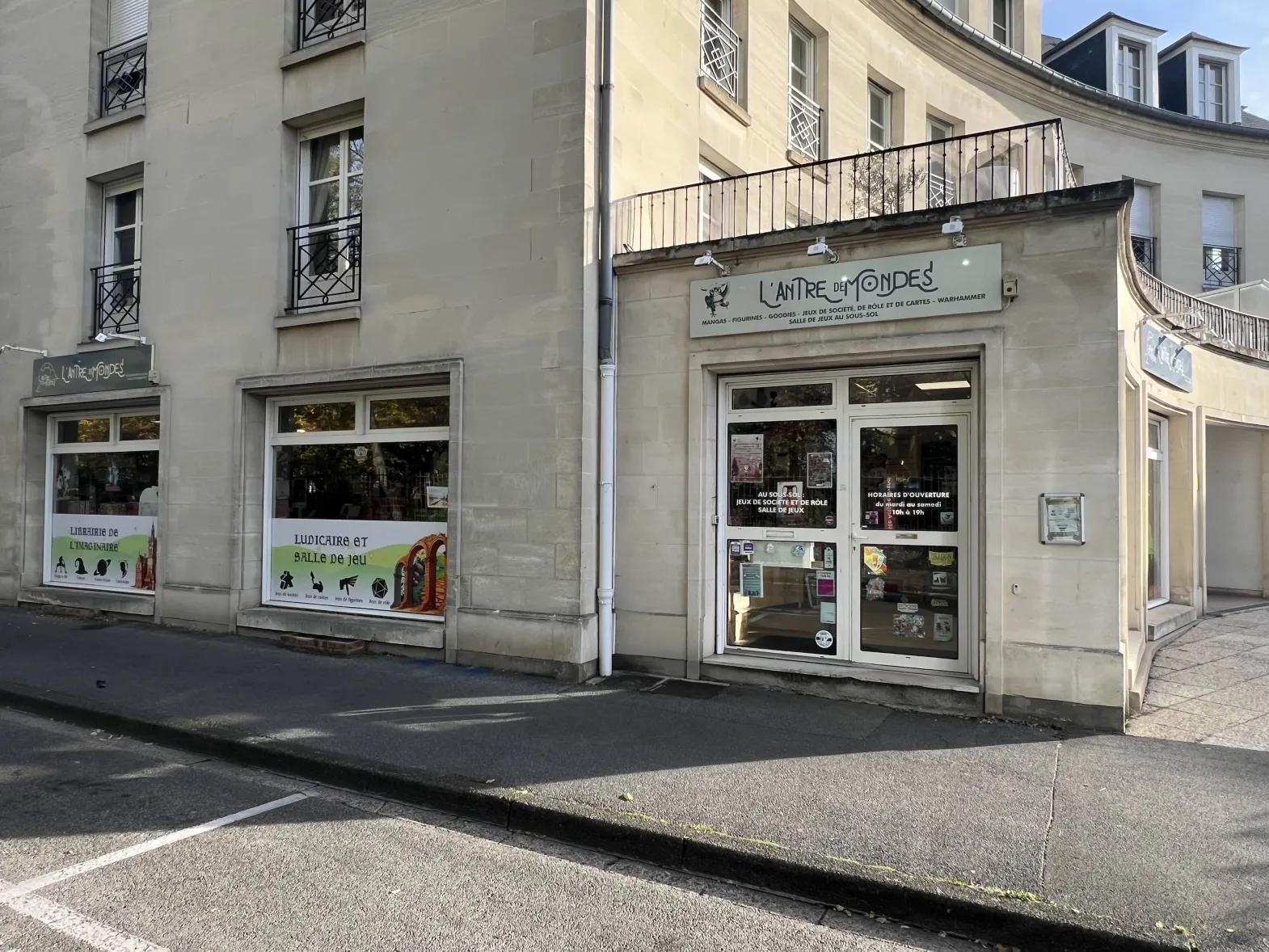 L'Antre de Mondes, boutique jeux manga et culture geek à Compiègne